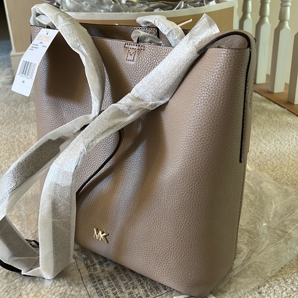 MICHAEL KORS JUNIE LARGE MESSENGER LEATHER SHOUDER PURSES 11x11 GOLD HARDWARE - Picture 5 of 13